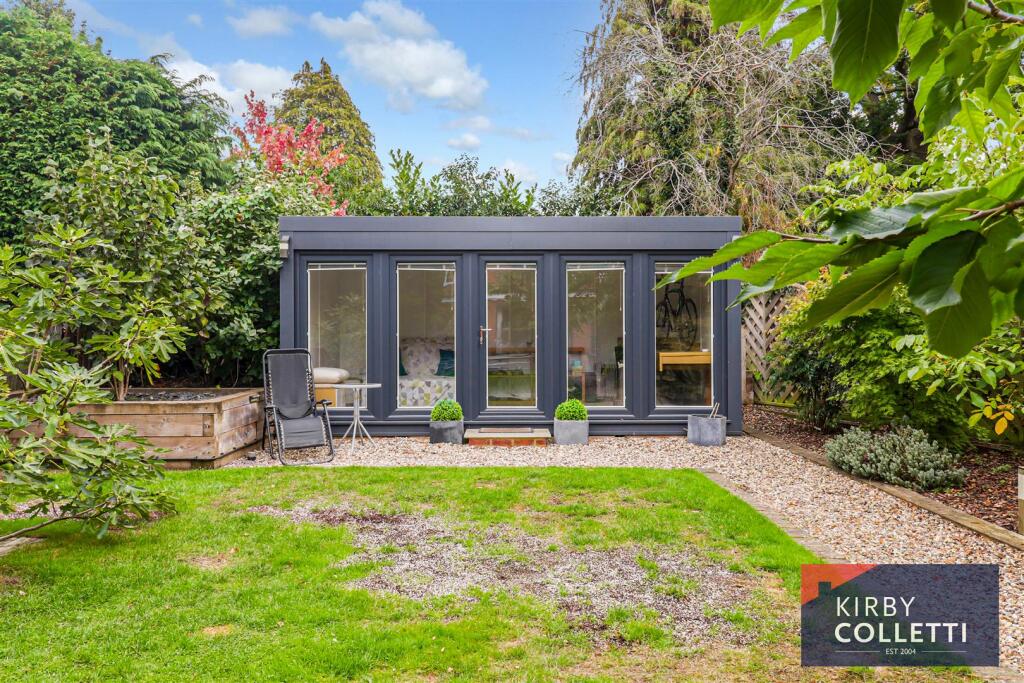 SUMMER HOUSE