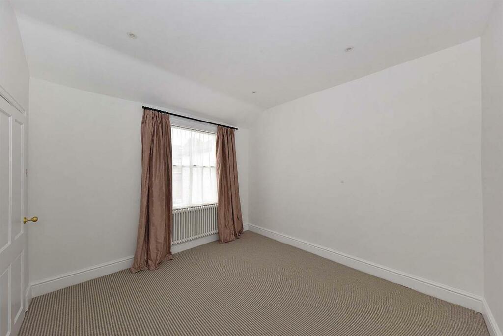 1 Wellington bed3.jpg