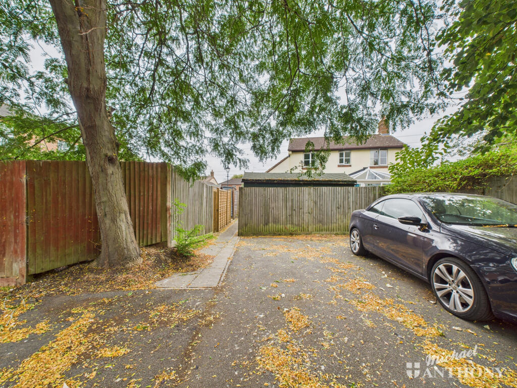 CAM03218G0-PR0743-STILL024