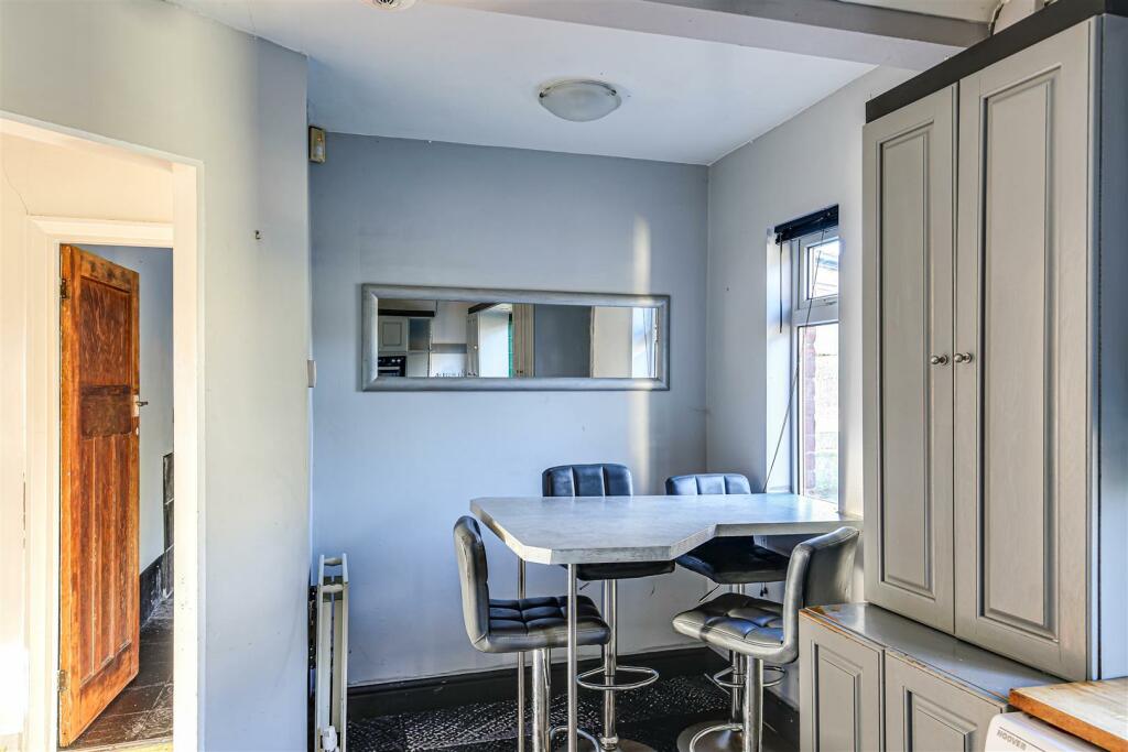 9 Breakfast Area.jpg