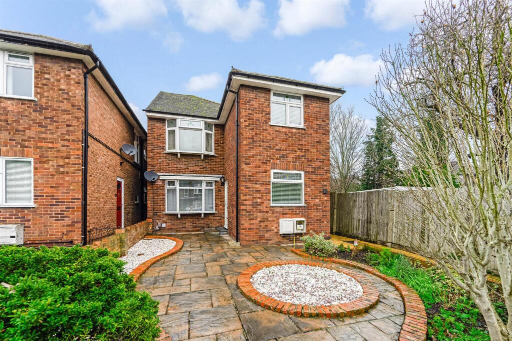 Chase Gardens, Chingford