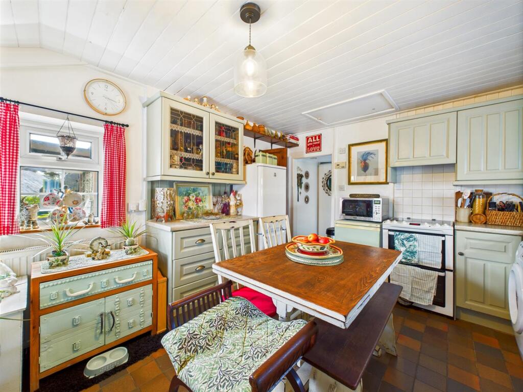 KITCHEN/BREAKFAST ROOM