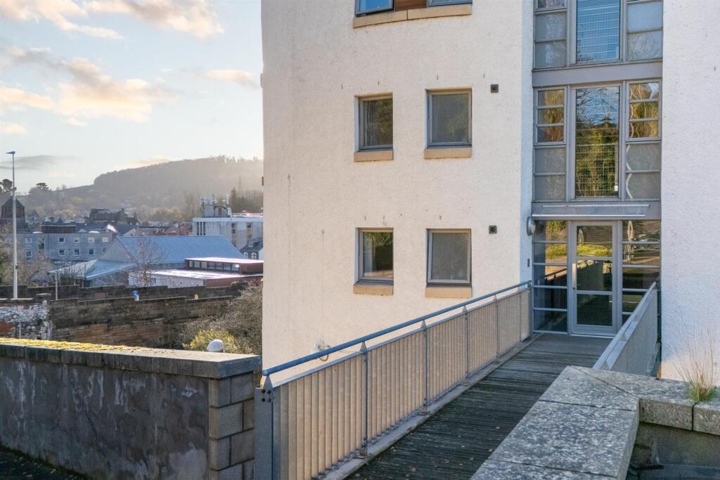 14_7_laidlaw_court_galashiels-02.jpg