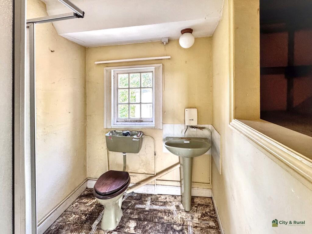 2nd Floor Shower T202508051001.jpg