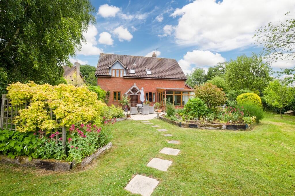 1440px-Hedgehogs-...