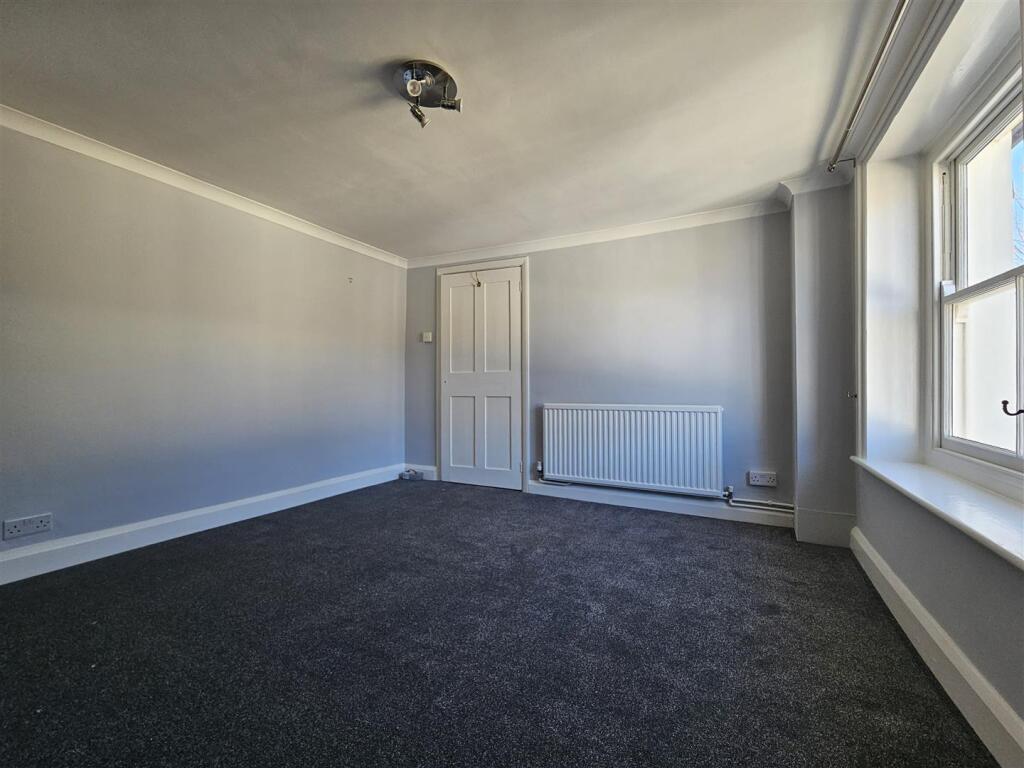 Bedroom 1.jpg