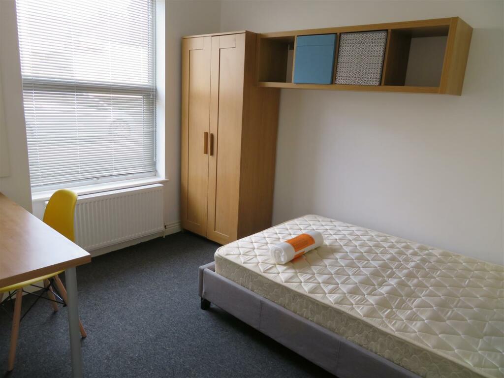1 Stansted Road Bed1.JPG