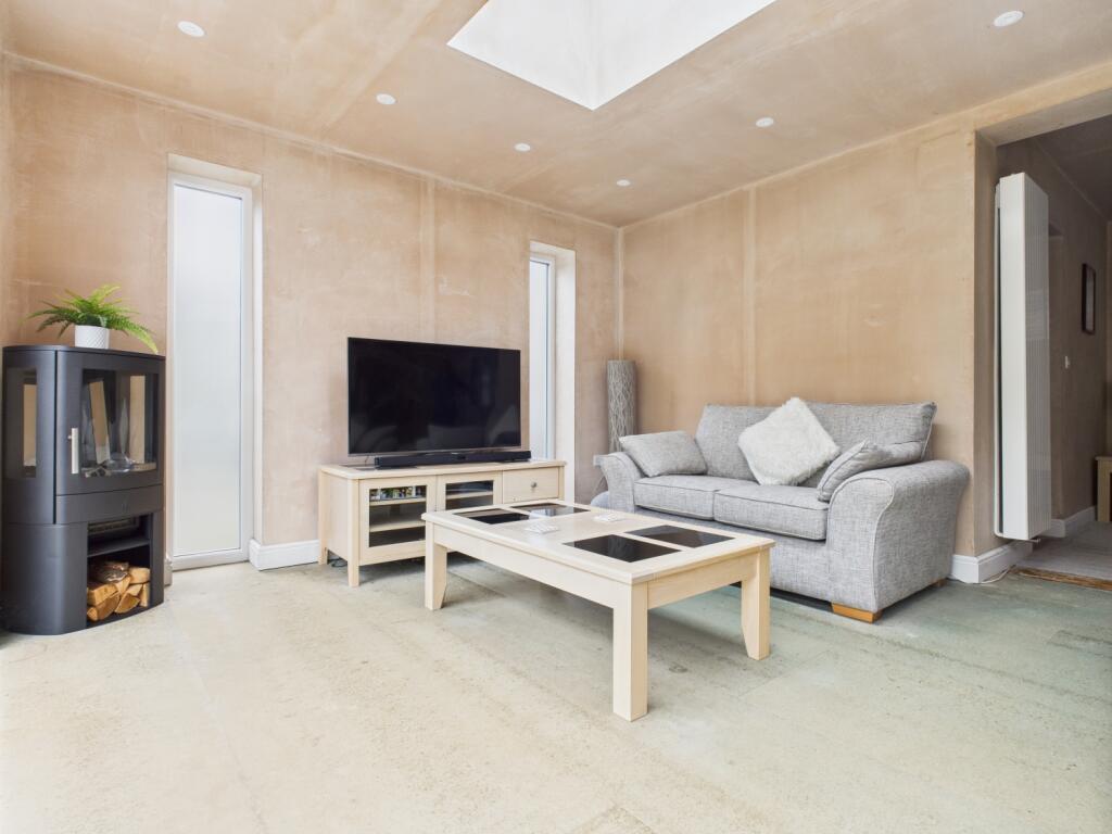 CAM03729G0-PR0101-STILL013