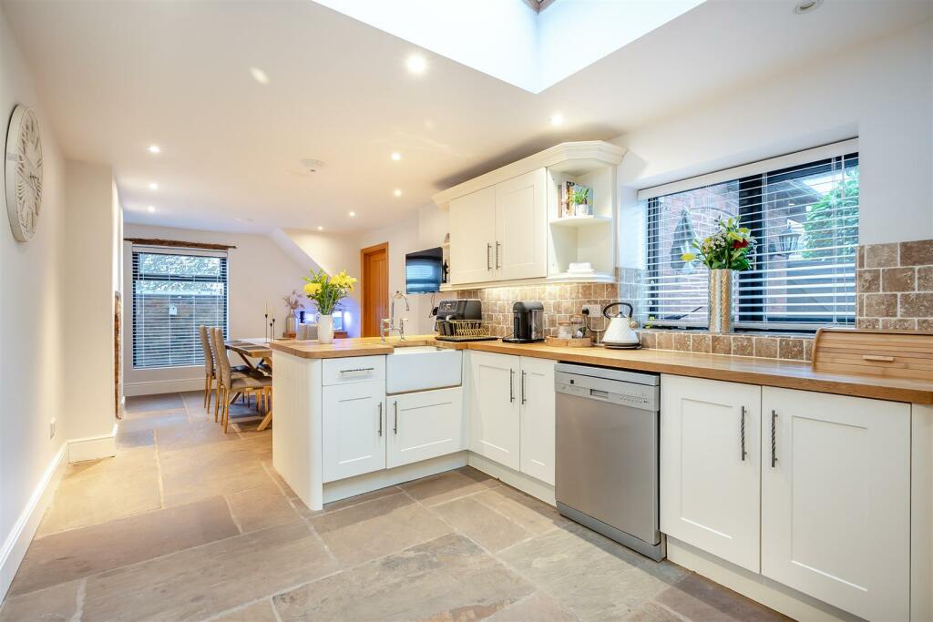 8582263-interior02.jpg