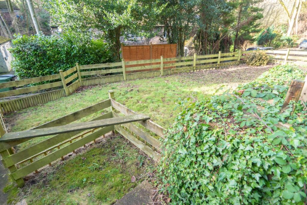 SIDE GARDEN