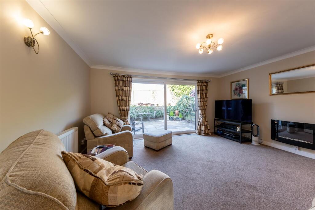 10 Windsor Close-008.jpg