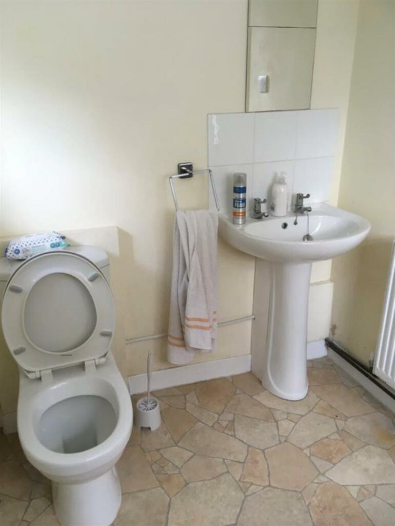 bathroom 2.1.jpg