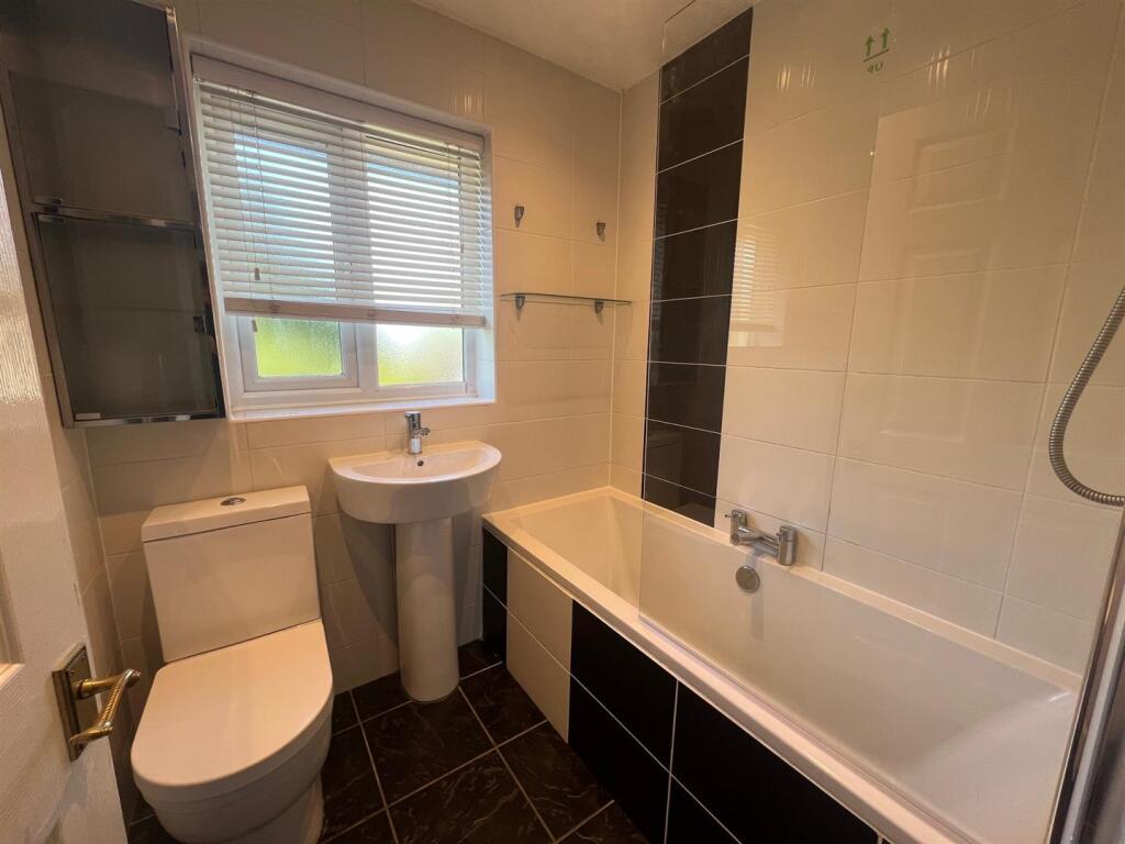 foxwood bathroom.jpg