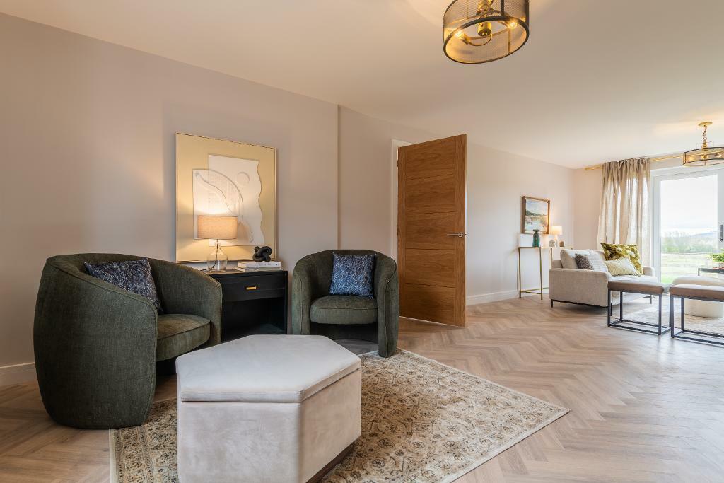 25' long sitting room