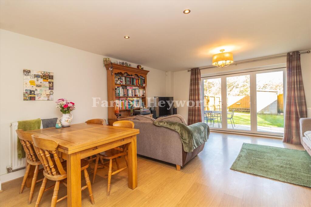 Lounge Diner image 4