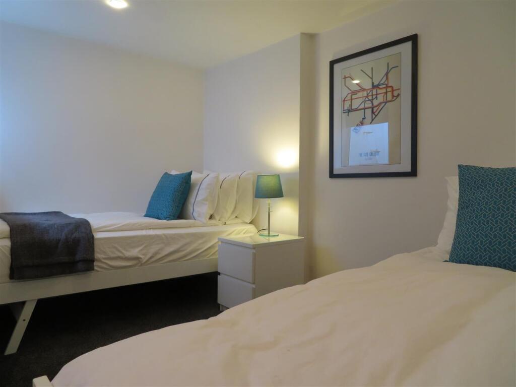 247 Milton Bed3b.JPG