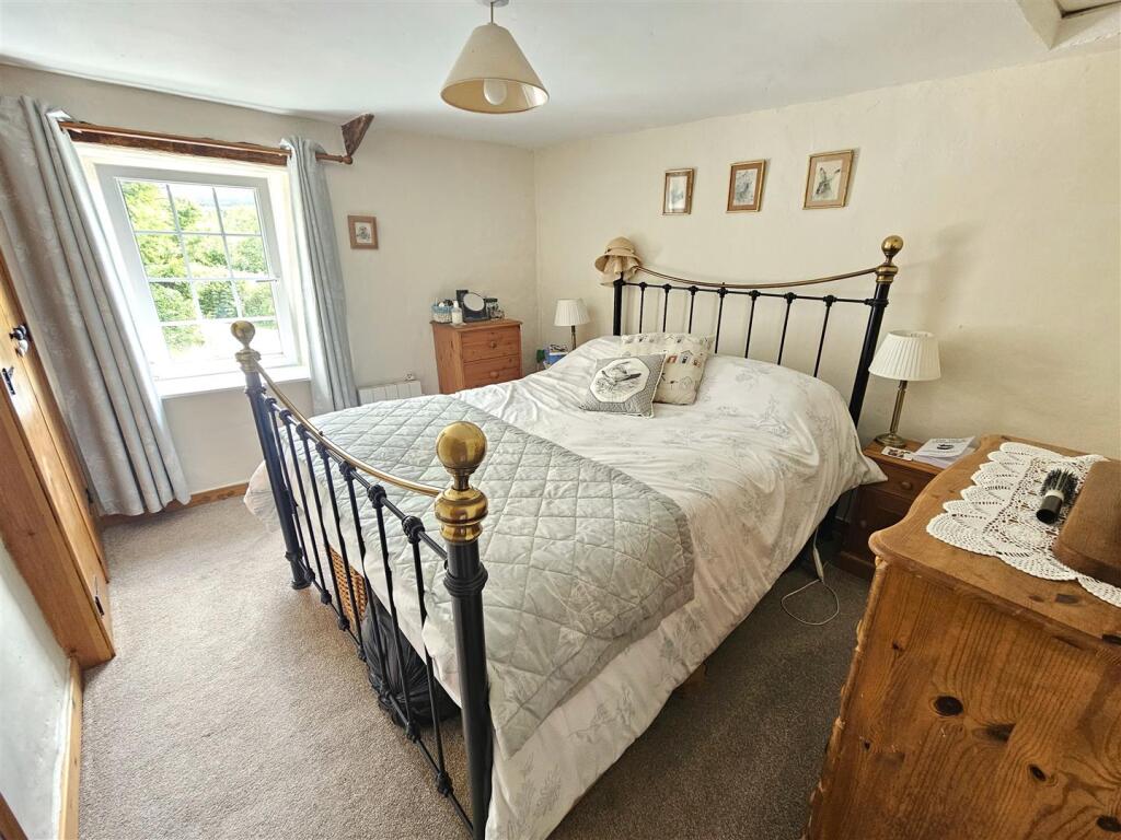 Bedroom 1.jpg
