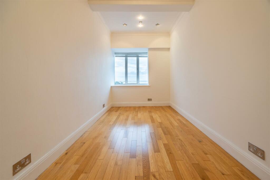 Reception/Bedroom 3