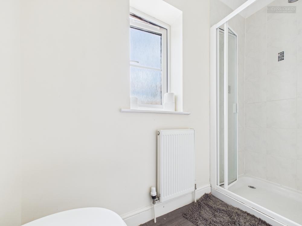 En-Suite To Master Bedroom