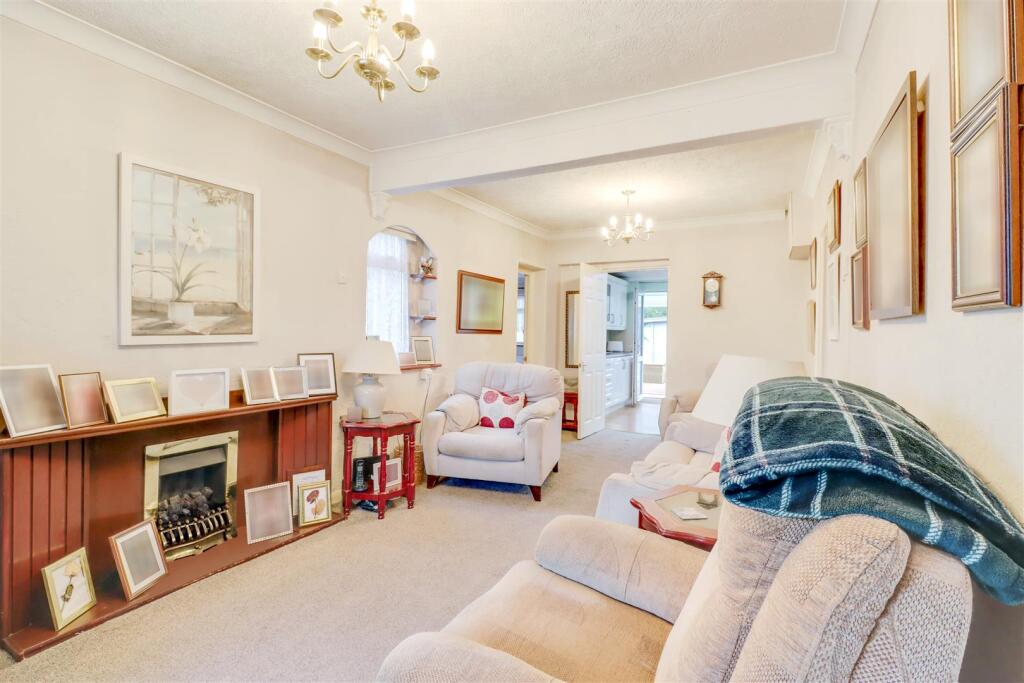 4 PAGE ROAD BOWERS GIFFORD-17dp.jpg