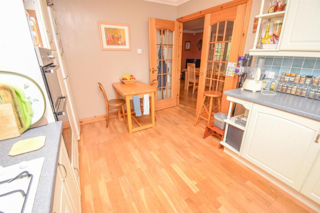 KITCHEN-BREAKFAST ROOM (3)-2.jpg