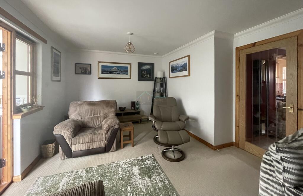 Lounge b.JPG