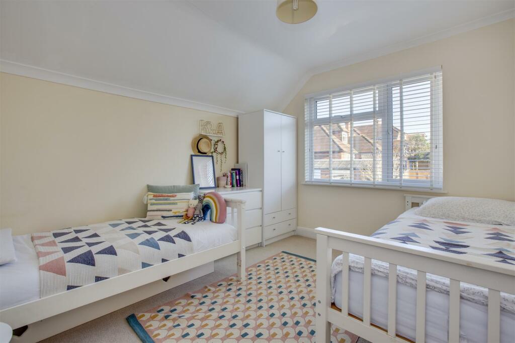 20 West Drive, HP13 6JT-1.jpg