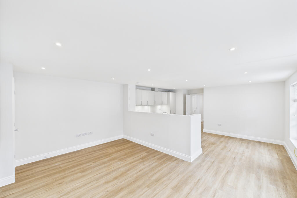 CAM05449G0-PR0004-STILL001