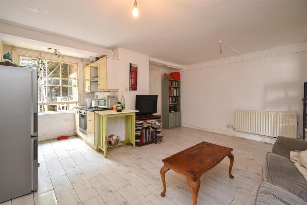 Living space &amp; kitchen