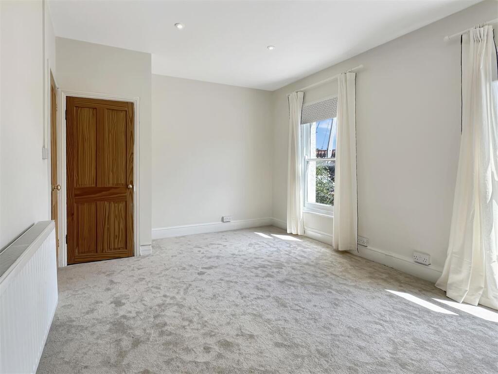 Bedroom 1 (2)