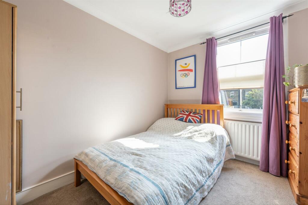 Clifton Avenue, E17