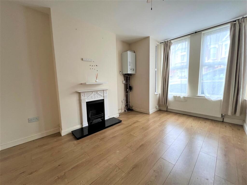 Living Room1.jpg