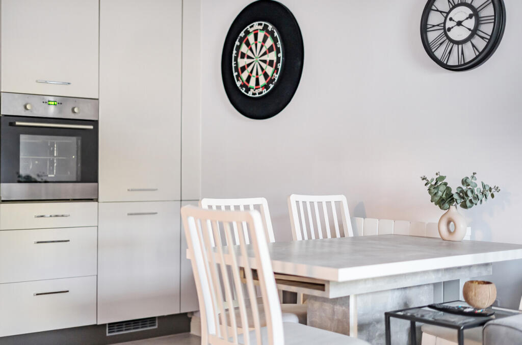 1376089-17-691229...