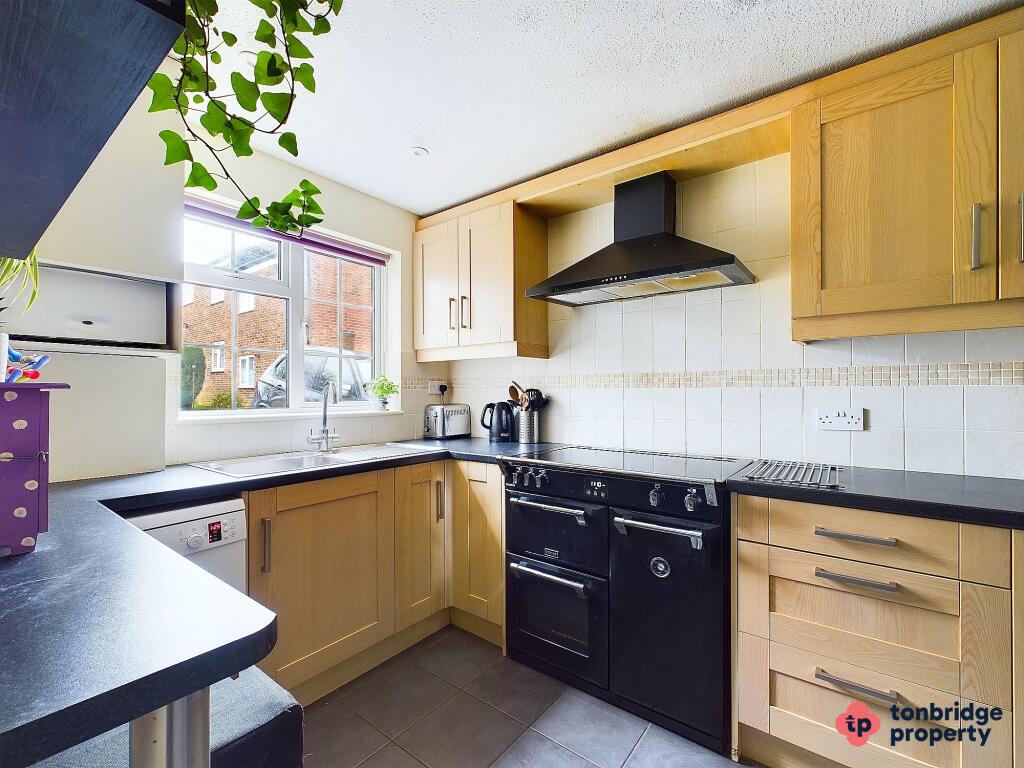 CAM03742G0-PR0016-STILL038