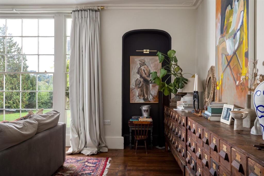 62 - Oakley House - GL5 5PQ - Web.jpg