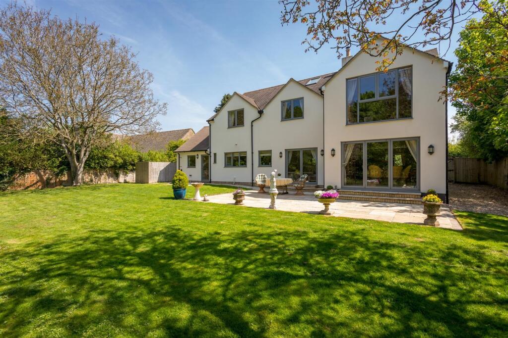 21 - The Bee Garden - GL7 5JF - Web.jpg