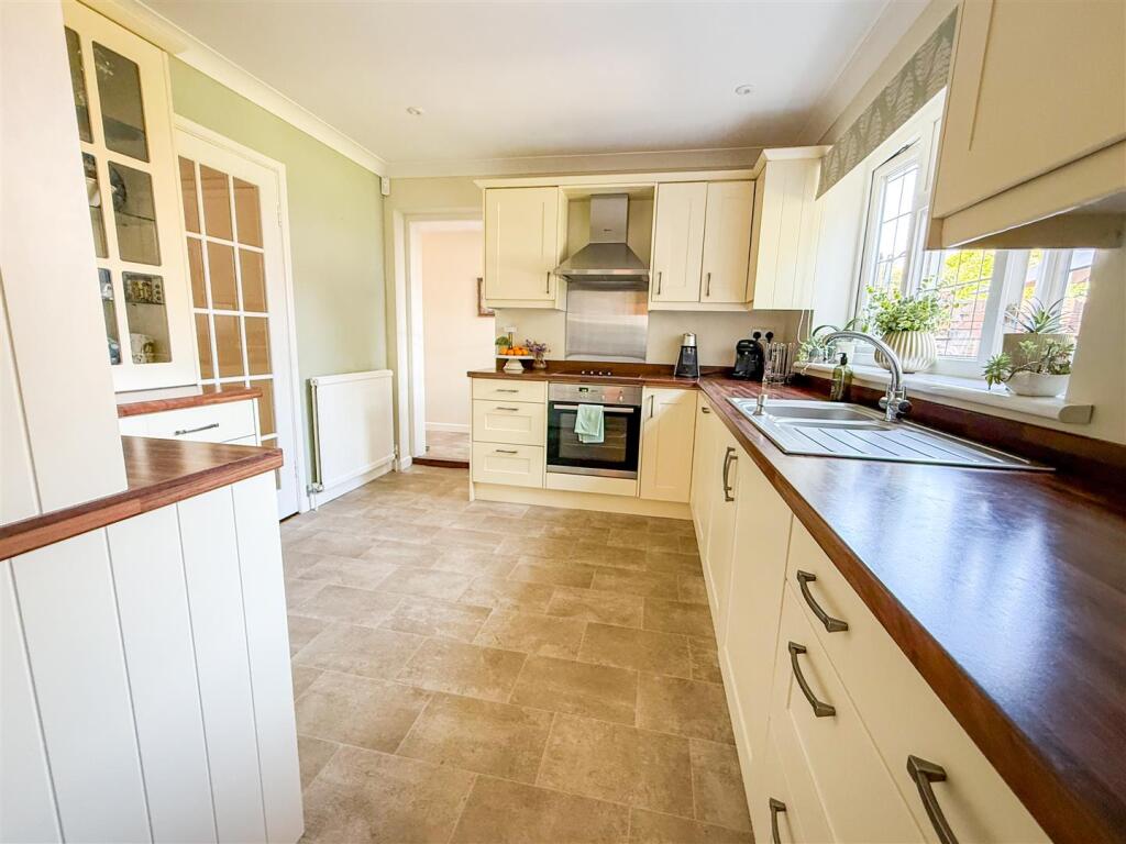 ALTERNATE VIEW OF KITCHEN