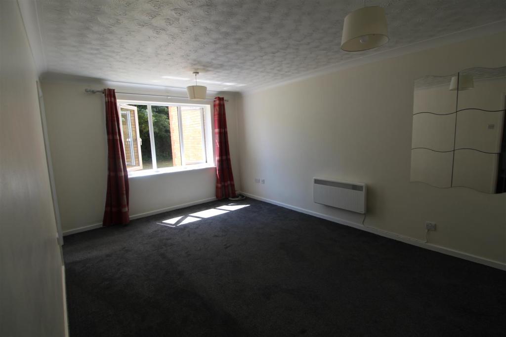 lounge 2.JPG