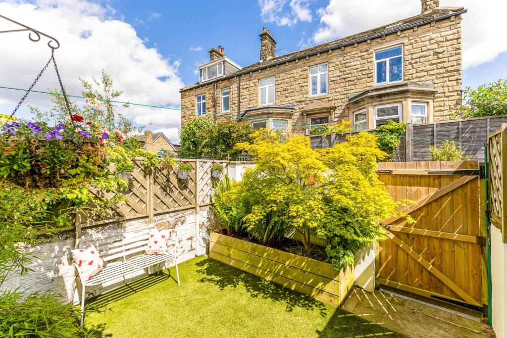 92291_1-Maple-Terrace-Yeadon-Leeds (24)_low.jpg