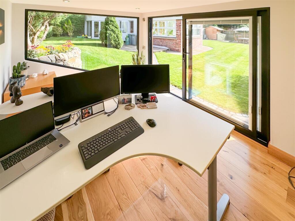HOME OFFICE/GARDEN ROOM