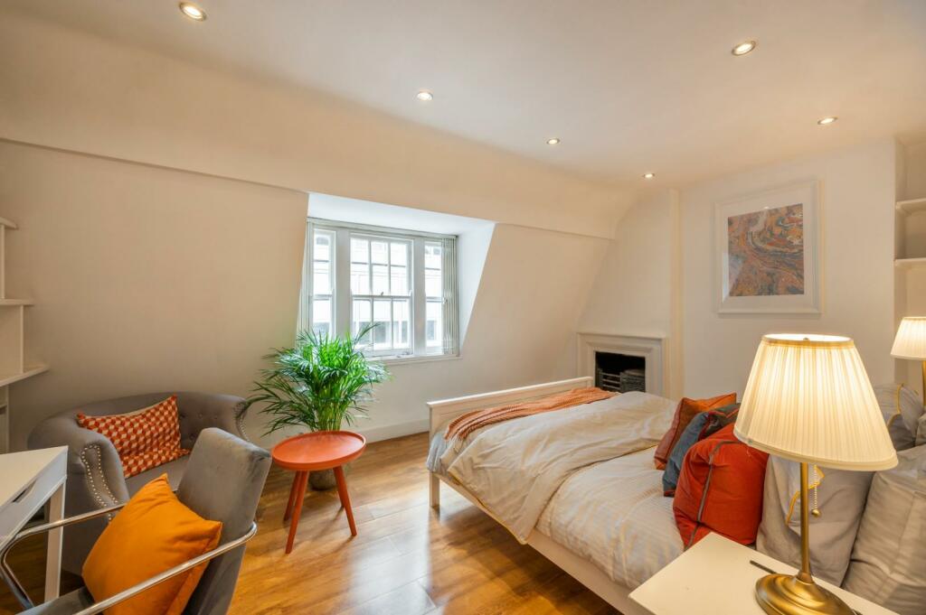 bedroom (2).jpg