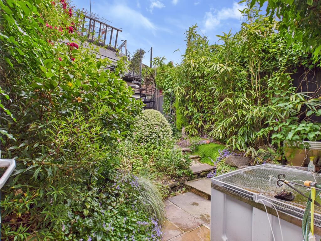 CAM03729G0-PR0074-STILL012