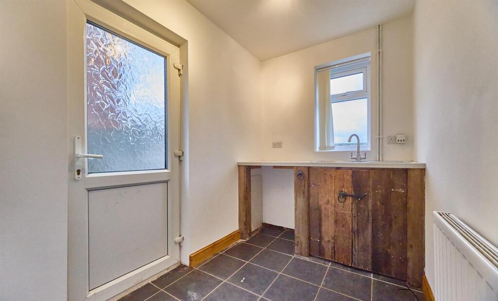 78 Featherston Drive BB 6.jpg