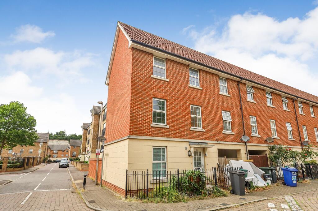 126 Caspian Way, Purfleet, Essex, RM19 1LF