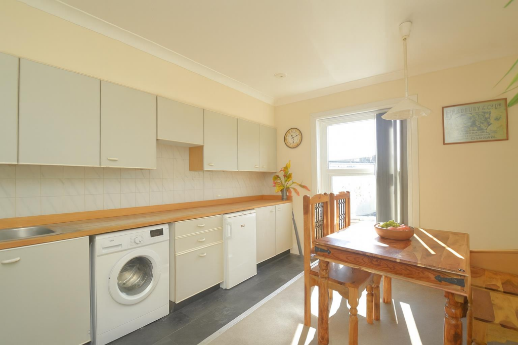 Kitchen2.PNG