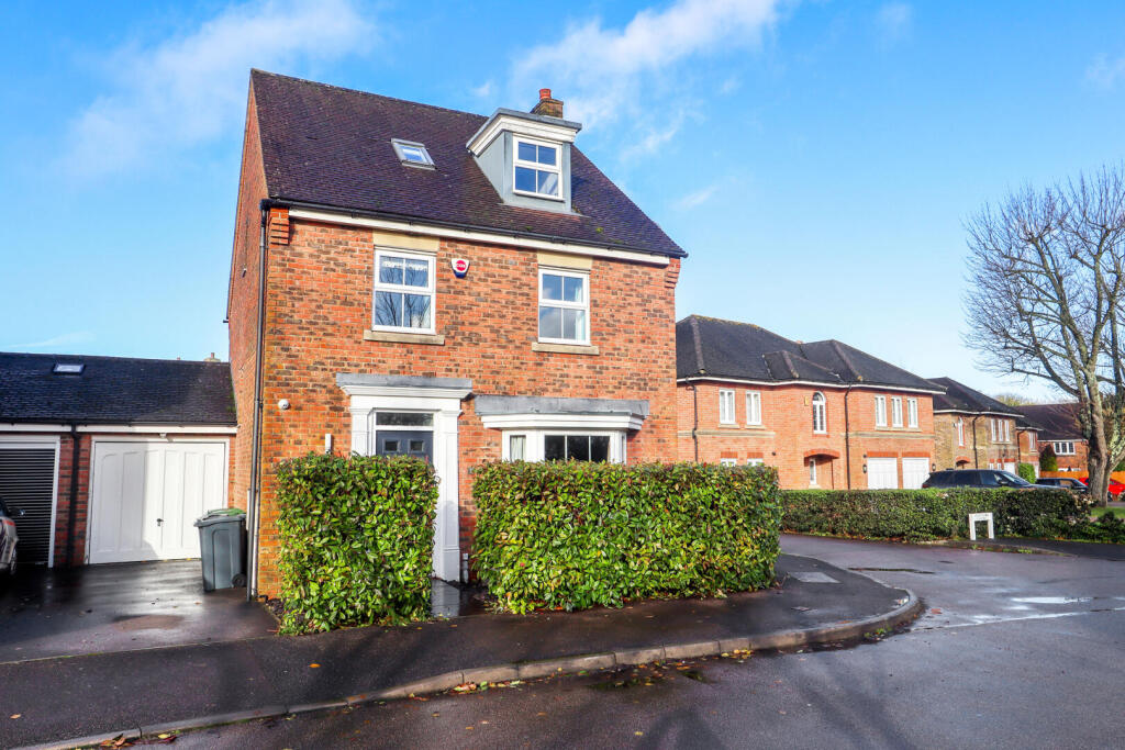 Bowen Way, Coulsdon