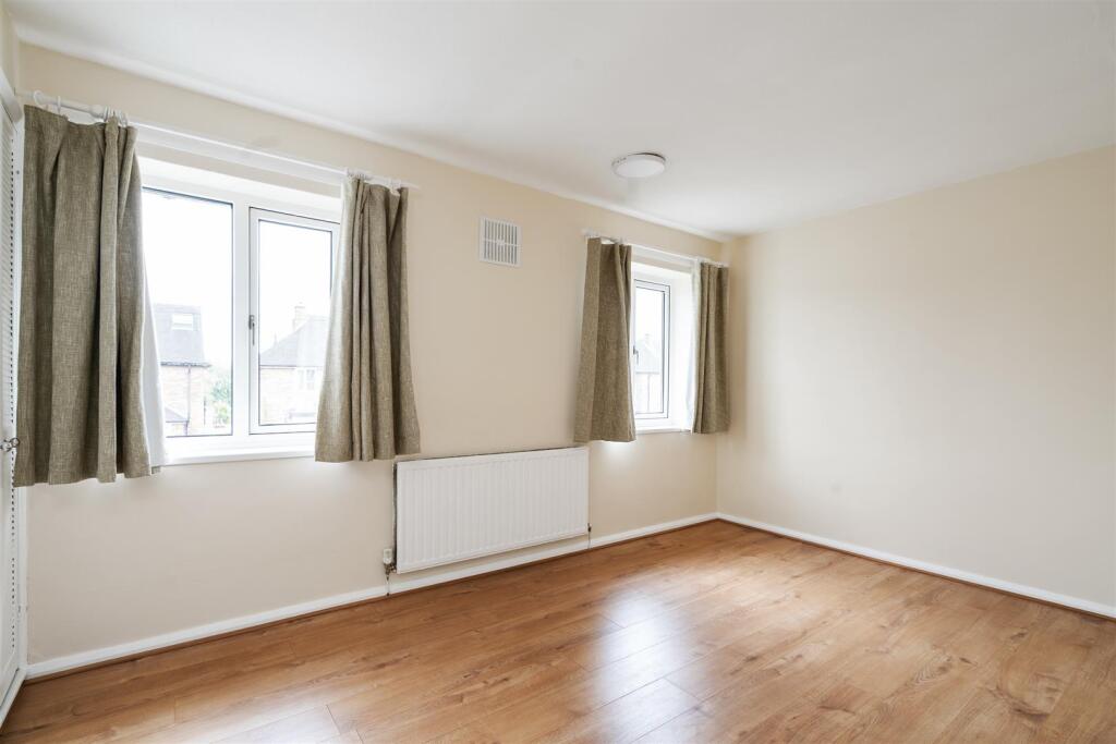 21 Lawnswood Avenue_9.jpg