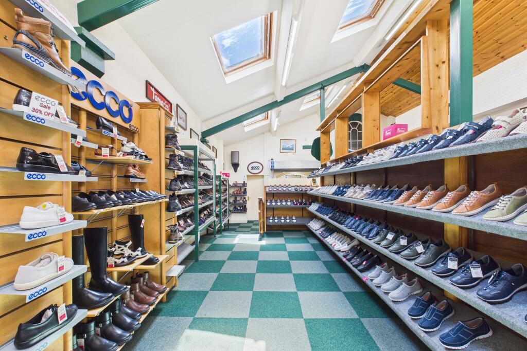 CAM04201G0-PR0094-STILL023