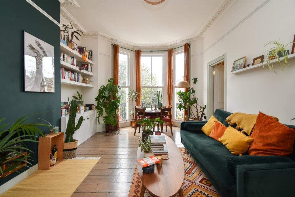 Living room &amp; kitchen