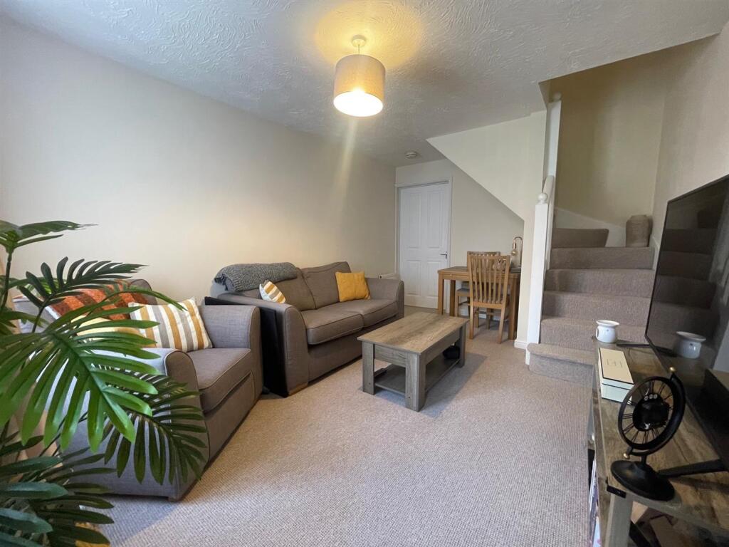 Lounge 2.jpg